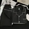 Nuevo Conjunto de Pijama para Hombre de Algodón Nube para Primavera y Otoño, Delgado, Sencillo, Bordado, Cárdigan de Manga Larga y Pantalones Largos, Ropa de Casa