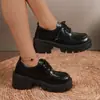 Sapatos de Couro com Cadarço Estilo Britânico Tamanho Grande para Mulheres 2025 Inverno Novos Sapatilhas de Couro Envernizado Bico Redondo para Combinar com Saias Mocassins para Mulheres
