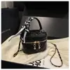 Los bolsos mini populares de este año para mujer, nuevo estilo primavera 2026, versátil bolso cruzado de moda acolchado con cadena de bola dorada pequeña