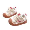 Zapatos para caminar para bebé con suelas blandas 2026 primavera y otoño zapatos de estabilidad para niño pequeño antideslizantes unisex para bebé punta cerrada anti-colisión zapatos funcionales