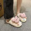 Pantuflas casuales cerradas antideslizantes versátiles para mujer, nuevas pantuflas de algodón con diseño de oso lindo para niñas, otoño e invierno 2026