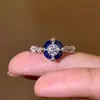 Anillo Planeta Azul Klein de Lujo Ligero Estilo Francés para Mujer, Diseño de Nicho con un Toque de Alta Gama, Anillo para Dedo Índice Moderno y Versátil
