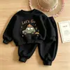 Conjunto de Primavera y Otoño para Niños Sudadera Redonda de Dibujos Animados de Coche 2026 Versión Coreana Pantalones Jogger Sueltos Conjunto de Dos Piezas para Niños