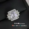 Anel Versa Europeu e Americano Imitação D-cor Mosan Anel Feminino Quadrado Princesa Zircônia Anel de Casamento Simulação Diamante PT950 Platina