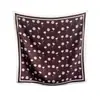 Lenço Quadrado de Seda Falsa com Estampa Floral Pequena JM Primavera/Outono para Mulheres Retro Francês Combinando com Camisa para o Trabalho Lenço de Seda Decorativo Versátil