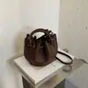 Bolso de Mano Nuevo Otoño 2026 con Patrón de Lichi, Bolso Cruzado Tipo Cubo de Color Sólido de Alto Valor, Moderno y Casual