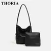 Bolso de hombro con colgante floral tejido simple estilo coreano y japonés, nuevo 2026, bolso de mano versátil casual para el trabajo, vintage, con estampado de letras