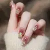 Parches de uñas ponibles con un toque de alta gama, populares en línea, en un estilo puro y deseable, dulces con pedrería en forma de corazón y cadenas, pegatinas para uñas postizas