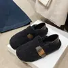 Sapatos femininos peludos para o inverno 2026, modelo novo, mocassins baixos sem cadarço, sapatos de algodão felpudo