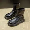 Botas Martin Simples Doces Estilo Britânico Retrô 2026 Estilo Quente de Celebridade da Internet Cor Sólida Bico Redondo Estilo de Rua de Alto Valor Botas Femininas