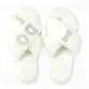 Pantuflas de peluche IDO para mujer, pantuflas peludas casuales de interior con tira cruzada, populares pantuflas de algodón europeas y americanas, en stock para suministro directo al por mayor