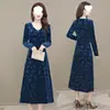 Vestido de terciopelo dorado con cuello en V, nueva colección de primavera, vestido largo con mangas largas en relieve 3D, diseño elegante y favorecedor, con una falda amplia y fluida