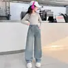 Jeans Casuales de Moda Versátiles para Niñas 2026 Nuevo Estilo Medianos a Grandes Primavera/Otoño Pantalones de Pierna Ancha Rectos Bordados Modernos