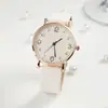Novo Relógio de Pulso com Mostrador Simples e Números Grandes em Pulseira de Couro para Mulheres, Relógio de Quartzo Criativo para Estudantes, Estoque Pronto de Fábrica Atacado