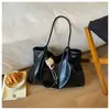 Bolso tote de estilo coreano de nicho minimalista transfronterizo para mujer, nuevo bolso tipo cubo de gran capacidad, bolso de hombro casual para el día a día