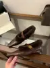 Sapatos de Salto Anabela Peludos Estilo Vintage Inspirados em Chanel para Mulheres, Quentes de Inverno com Tira Única, Forrados com Pelúcia, Salto Grosso Robusto, Bico Quadrado, Boca Rasa, Sapatos de Salto Único