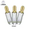 Em estoque venda direta 30ml50ml corpo de garrafa triangular essência óleo essencial garrafa conta-gotas de pressão rotativa manga de ombro frasco de vidro para subembalagem