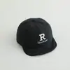 2025 nueva versión coreana de gorra de béisbol para niños gorra de bebé con letra R linda gorra para el sol para salir súper linda para bebé