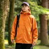 Jaqueta com Capuz Estilo Esportivo Outdoor Nova para Homens, Coleção Primavera/Outono 2026, À Prova de Vento, Forrada com Fleece, Jaqueta de Caminhada para Meia-idade