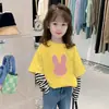 Camiseta de Manga Comprida para Meninas, Algodão Puro, Estilo Primavera e Outono, Roupa de Baixo Falsa de Duas Peças para Crianças, Top de Outono, Camiseta Básica para Meninas, Camiseta Listrada