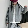 Conjunto para Meninas Outono 2026 Novo Estiloso Infantil Casual Esportivo Crianças Médias e Grandes Celebridade da Internet Meninas Camiseta Conjunto de Duas Peças