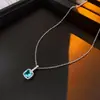 Aretes y Collar Vintage Usados con Incrustaciones de Diamantes Cruzados Estilo Corte Retro Cadena para Clavícula Set de Joyería de Lujo con Temperamento
