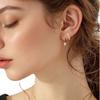 Conjunto de dos piezas de pendientes de mujer de alta gama de estilo lujoso, ligeros, de perla de moda, de venta caliente transfronteriza europea y americana con baño de oro real de latón