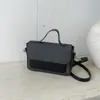 Bolsa de Moda Estilo Coreano para Mulheres 2025 Nova Outono e Inverno Simples e Elegante Pequena Quadrada com Toque de Luxo Bolsa de Ombro Transversal de Nicho