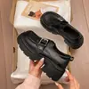 2026 Academia de Moda Estilo Otoño Un Paso Suela Gruesa Estilo Británico Zapatos Pequeños de Cuero para Mujer Mocasines Gruesos de Tacón Alto Negro