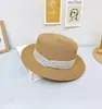Nuevo modelo 2026 sombrero de paja fina de ala ancha con cinta a rayas, estilo británico ligero, refrescante y transpirable, adecuado para ir al trabajo, elegante y protector solar