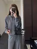 Sudadera con capucha cálida de mezcla de seda y cachemir de peso pesado Pantalones de pierna ancha Traje con capucha para mujer Nuevo 2025 G110717