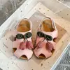 Sandálias Femininas com Biqueira Aberta 2026 Novo Estilo de Verão Calçados Infantis Sapatos de Princesinha para Meninas Sola Macia Antiderrapante Sapatinhos de Bebê Modernos