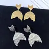 Pendientes de Cola de Pez Vintage Estilo Ins Minimalista Chapados en Cobre y Oro con un Toque de Lujo, Pendientes de Moda de Lujo Ligero para Mujer con Pedrería