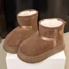 Novas Botas de Neve de Solado Grosso de Inverno 2025, Sapatos de Algodão para Exterior, Botas de Neve para Mulheres, Sapatos de Algodão com Forro de Lã e Espessados para Inverno com Biqueira Larga