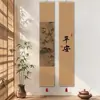 Decoración de Pared Antigua Estilo Chino con Cortinas de Bambú y Pinturas Colgantes para Salas de Estudio y Salas de Té, Presentando Estética de la Dinastía Song, Mobiliario Suave y Escena de Caligrafía Tradicional China