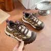 Zapatos de Senderismo para Exteriores para Niños 2026 Nuevo Estilo Otoño Zapatos Deportivos para Niños Zapatos Casuales Alemanes de Entrenamiento para Niños Medianos y Grandes Zapatos para Niñas