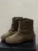 Botas Curtas Femininas Outono/Inverno 2026 Bico Redondo Empilhadas Aumento de Altura Oculto 4CM Fivela de Couro Camurça Fosca Botas Western Versáteis