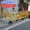 Las Barreras de Plástico Grandes Estilo Hong Kong Pueden Equiparse con Luces Intermitentes Amarillas para Reparación y Construcción de Carreteras, Aislamiento de Seguridad y Barreras de Plástico Anticolisión
