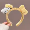 Gato de Pelúcia Fofo e Energético Saia Xadrez Headband Jeans Headband Divertida de Bolo de Coração Acessório de Cabelo para Foto Desenho Animado