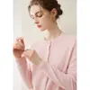 Nova coleção outono/inverno: Cardigã 100% caxemira pura para mulheres, com design de ombro raglã, gola redonda, fecho de botões na frente e malha solta, macia e confortável.