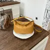 Bolsa de Ombro Feminina de Alta Qualidade com Padrão Trançado Retro para o Verão 2026 Elegante Versátil para Trabalho e Deslocamento