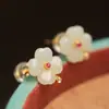 Pendientes de trébol de cuatro hojas de la suerte para mujer, pendientes florales de alta gama, estilo vintage, diseño simple y único, pendientes de jade sintético