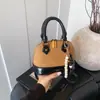 Bolsas Femininas de Alto Padrão Transfronteiriças para Outono e Inverno, Versáteis Bolsas de Ombro e Transversais Nova Moda 2026, Bolsas de Mão Populares em Formato de Concha