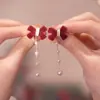 Pendientes de Borla con Lazo de Terciopelo Rojo y Perla Artificial para Mujer, Otoño e Invierno, Diseño de Nicho, Aspecto de Alta Gama, Pendientes Festivos para el Año Nuevo