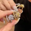 Anillo Abierto de Flor con Circonita Bañado en Oro Real de 18 Quilates, Anillo para Dedo Índice de Estilo de Nicho de Lujo Ligero de Gama Alta, Accesorio de Mano Versátil y Elegante