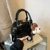 Bolsa de Mão Feminina Textura Retrô Outono e Inverno Transfronteiriça Bolsa Tote Pequena Nova Primavera 2026 Bolsa Quadrada Pequena de Camurça