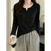 Camiseta feminina de manga longa, com botões e gola Henley, cor de café, elegante, rejuvenescedora, modeladora, top de alta qualidade, peça básica, moderna