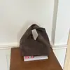 Bolsa casual nuvem com uma vibe descontraída, bolsa feminina estilo executiva, nova bolsa de mão tendência e única simples para mulheres primavera-verão 2026