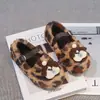 2026 Nuevos Zapatos de Felpa de Algodón con Estampado de Leopardo para Niñas Invierno Zapatos Mary Jane de Lana de Cordero Birkenstocks Calzado Cálido para Exteriores