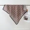 2026 Nuevo Bufanda Cuadrada Pequeña de Algodón Terciopelo Estampada por Ambos Lados para Primavera y Verano Bufanda de Cuello Versátil y Elegante para Mujer que Realza el Cutis